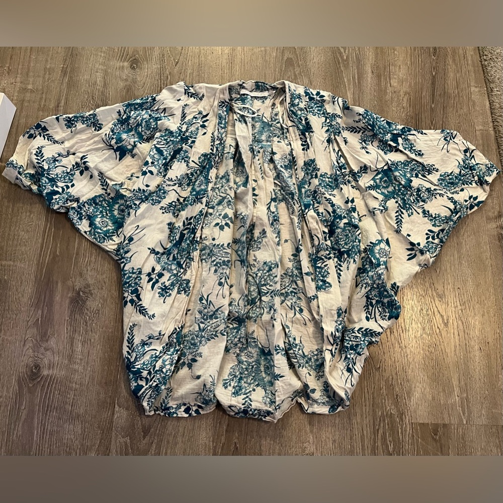 ELLIS & DEWEY WHITE LABEL  floral Kimono